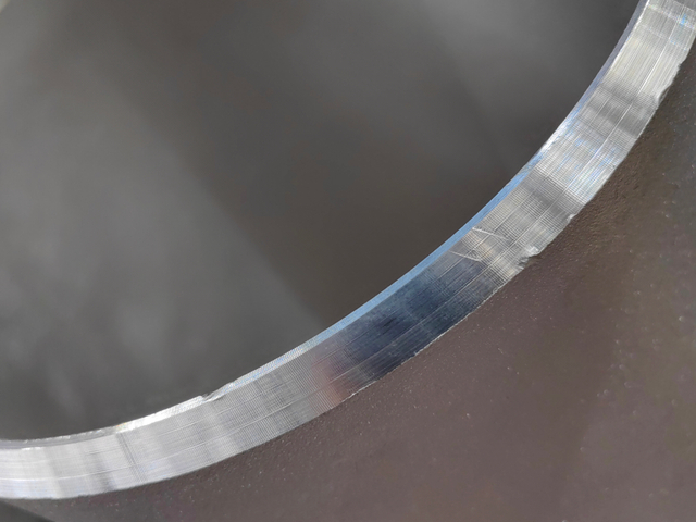 โลหะผสมไทเทเนียมเหล็ก Ta2 Ta8 Ta10 ท่อโค้งงอรัศมียาวข้อศอกสำหรับรถยนต์ดัดแปลงใช้